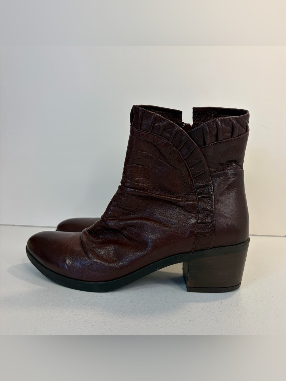 Bueno Connie Burgundy Red Leather Ankle Bootie Boots Winter Lined Size 37 6.5 7 - Picture 2 of 10